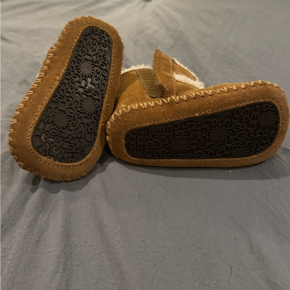 NEW UGG booties, size 2/3 (baby/walker) - Picture 7 of 7